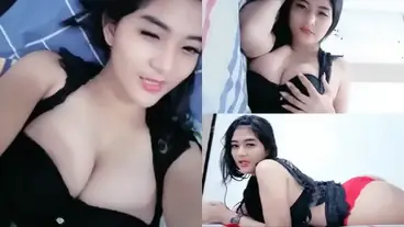 Cewek body aduhai pamerin tubuhnya bikin meleleh