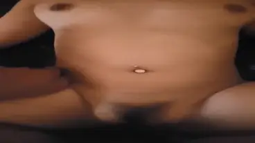 Gadis Seksi Perut Mulus Pamer Tindik Pusar